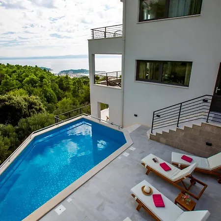 Sara Villa Makarska