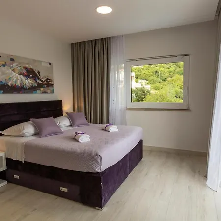 Sara Villa Makarska